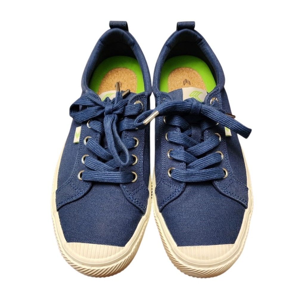 Cariuma Blue Sneakers Casual Sporty Style